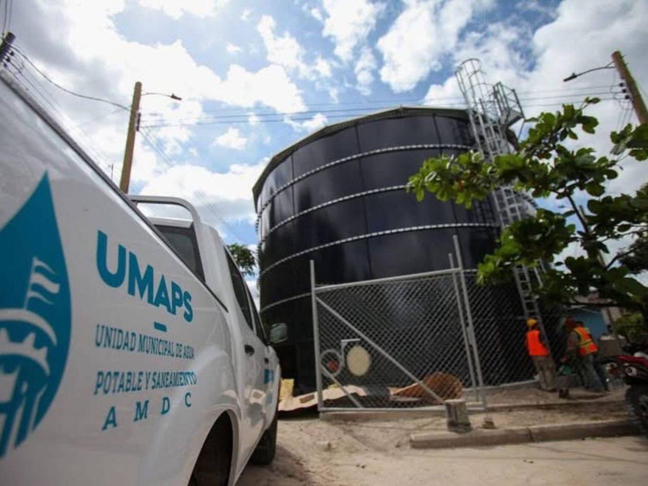 Capitalinos denuncian limitado suministro de agua potable en barrios y colonias