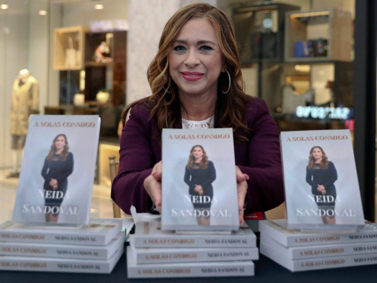 Hondureña Neida Sandoval presenta su libro inspirado en la memoria de su esposo