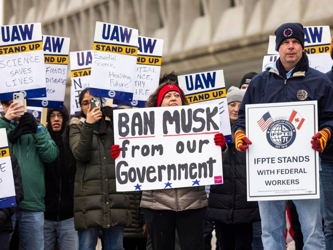 “Estamos en shock”: Trump deja a miles de empleados federales en paro