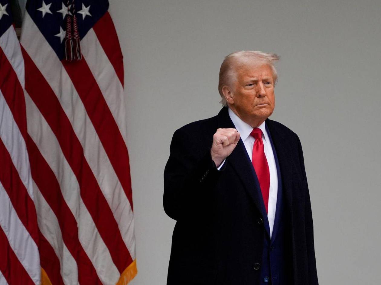 Trump prorroga pausa de aranceles a Canadá y México