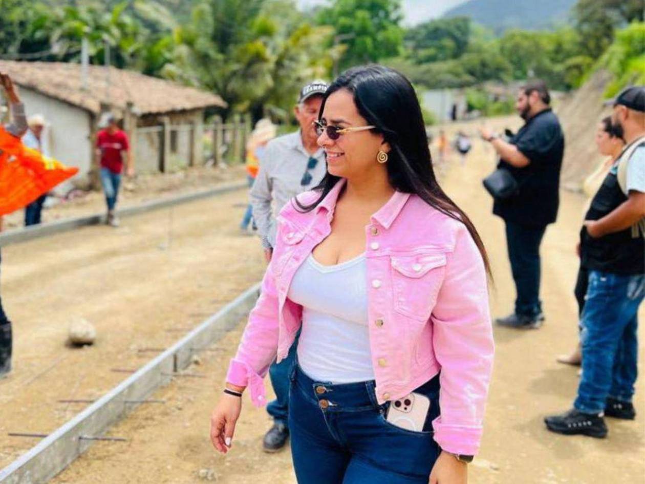 Piden renuncia de la diputada de Libre, Isis Cuéllar, por escándalo de cheques en Sedesol