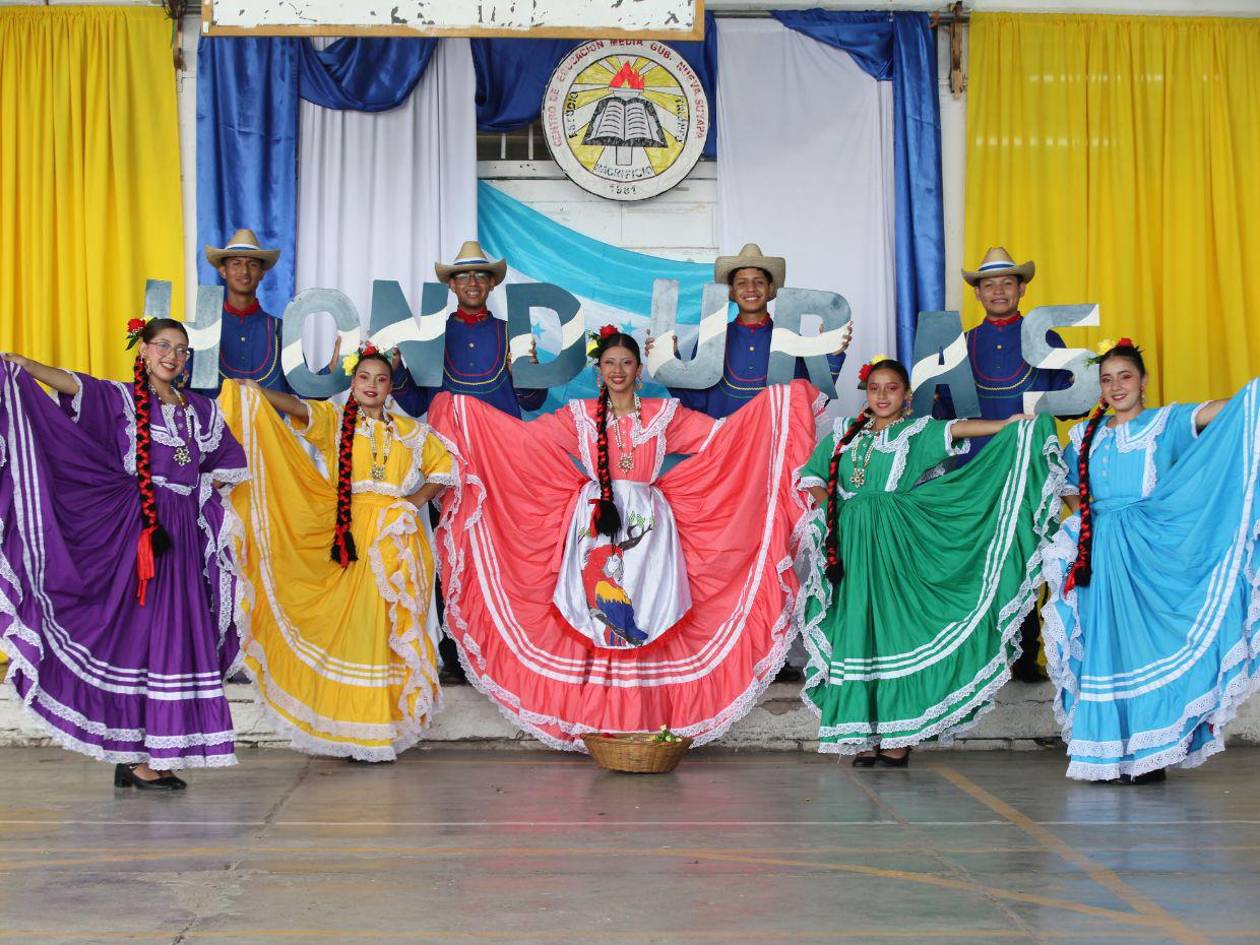 Grupo de danza folclórica pide apoyo para representar a Honduras en Colombia