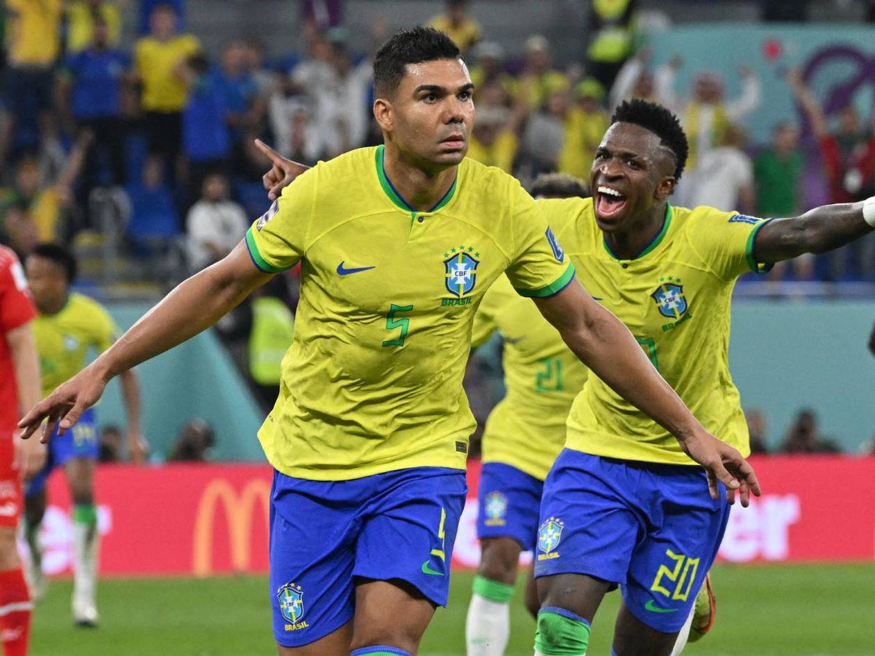 Golazo de Casemiro clasifica a Brasil a octavos de final tras vencer 1-0 a Suiza