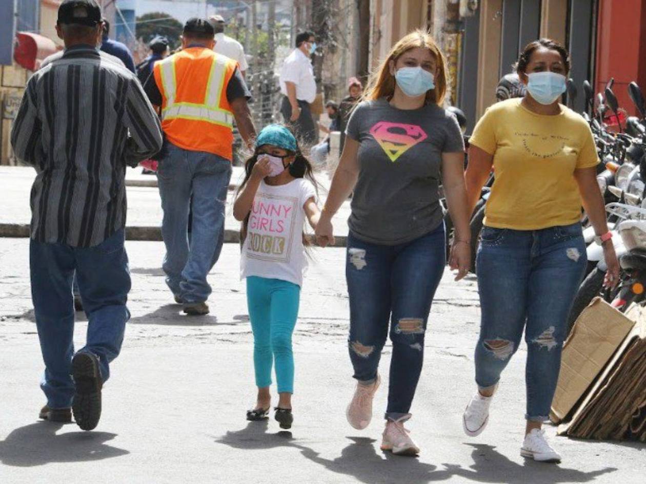 Suben precio de mascarillas tras orden de uso obligatorio y repunte de casos de covid-19