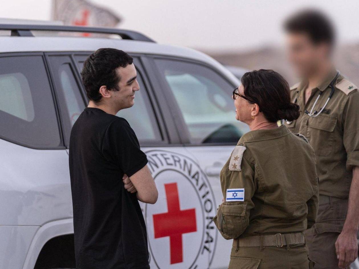 Edan Alexander, exrehén liberado por Hamás, conversa con Trump desde hospital