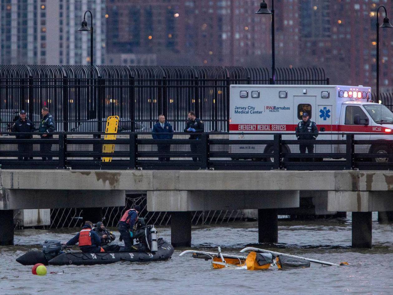 Continúa investigación de accidente helicóptero Nueva York con buzos peinando río Hudson