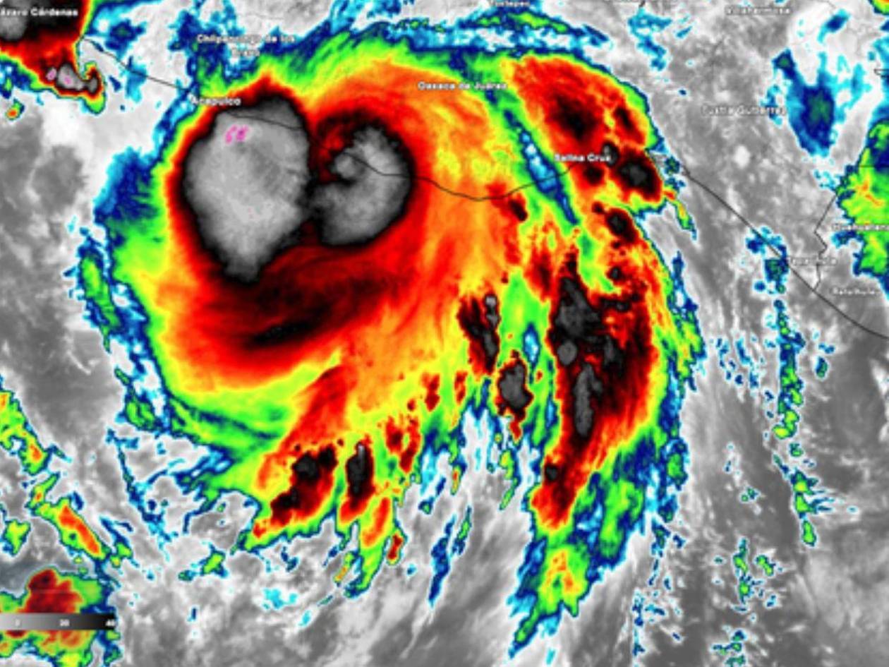 El huracán Erick toca tierra en categoría 3 en el estado de Oaxaca, México