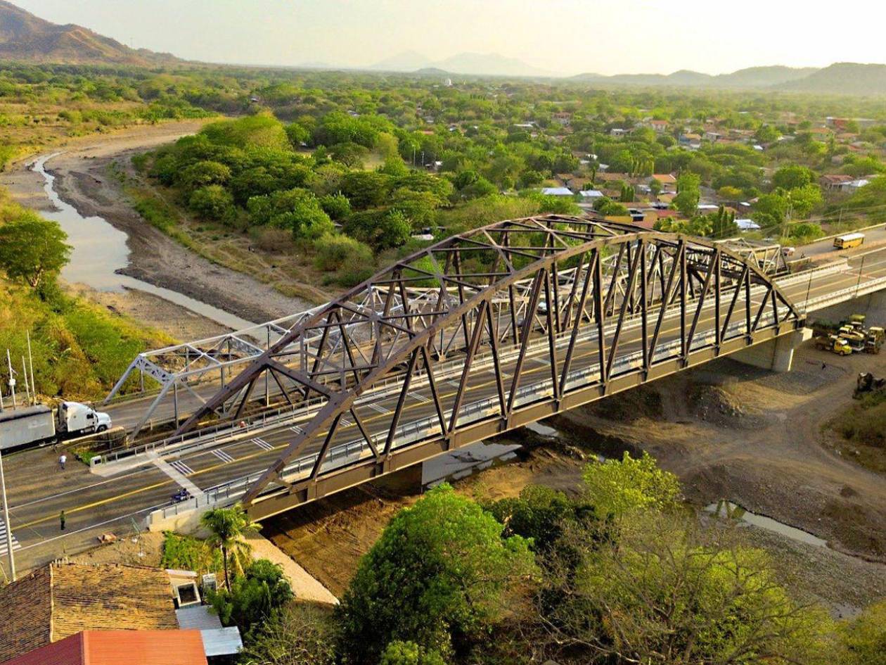 Imponente luce el reconstruido puente del río Guacirope en Nacaome, Valle