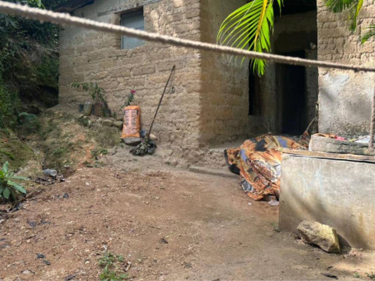 Madre de dos niñas es asesinada a machetazos en Gracias, Lempira