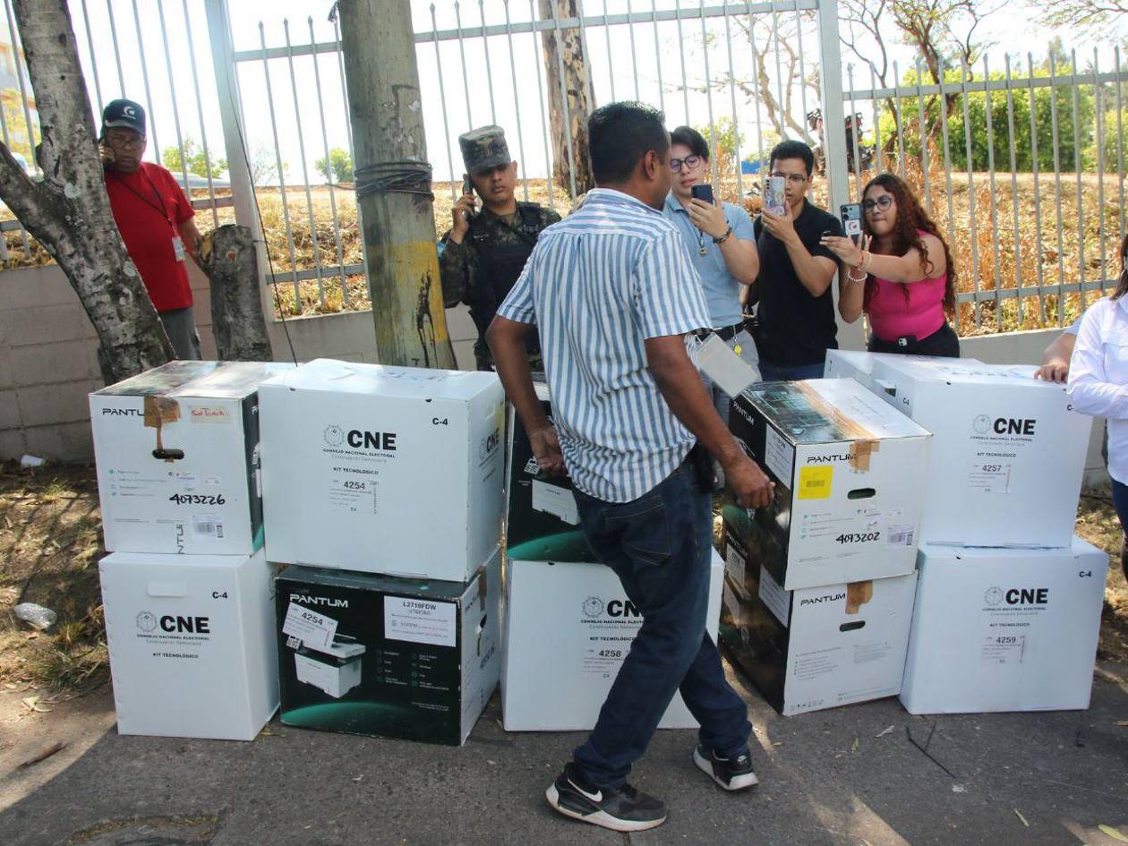 CNE analiza colocar sello de seguridad o GPS en las maletas electorales