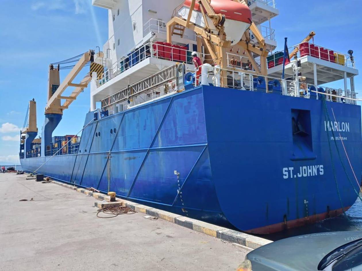 Arriba barco con 1,001 toneladas de nitrato de amonio a Honduras