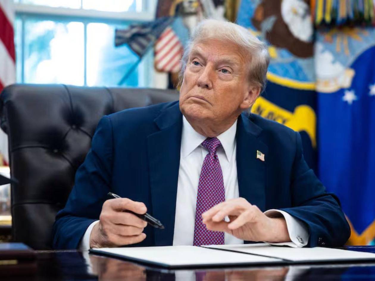 Trump oficializa el regreso del Departamento de Guerra y amenaza con derribar aviones venezolanos