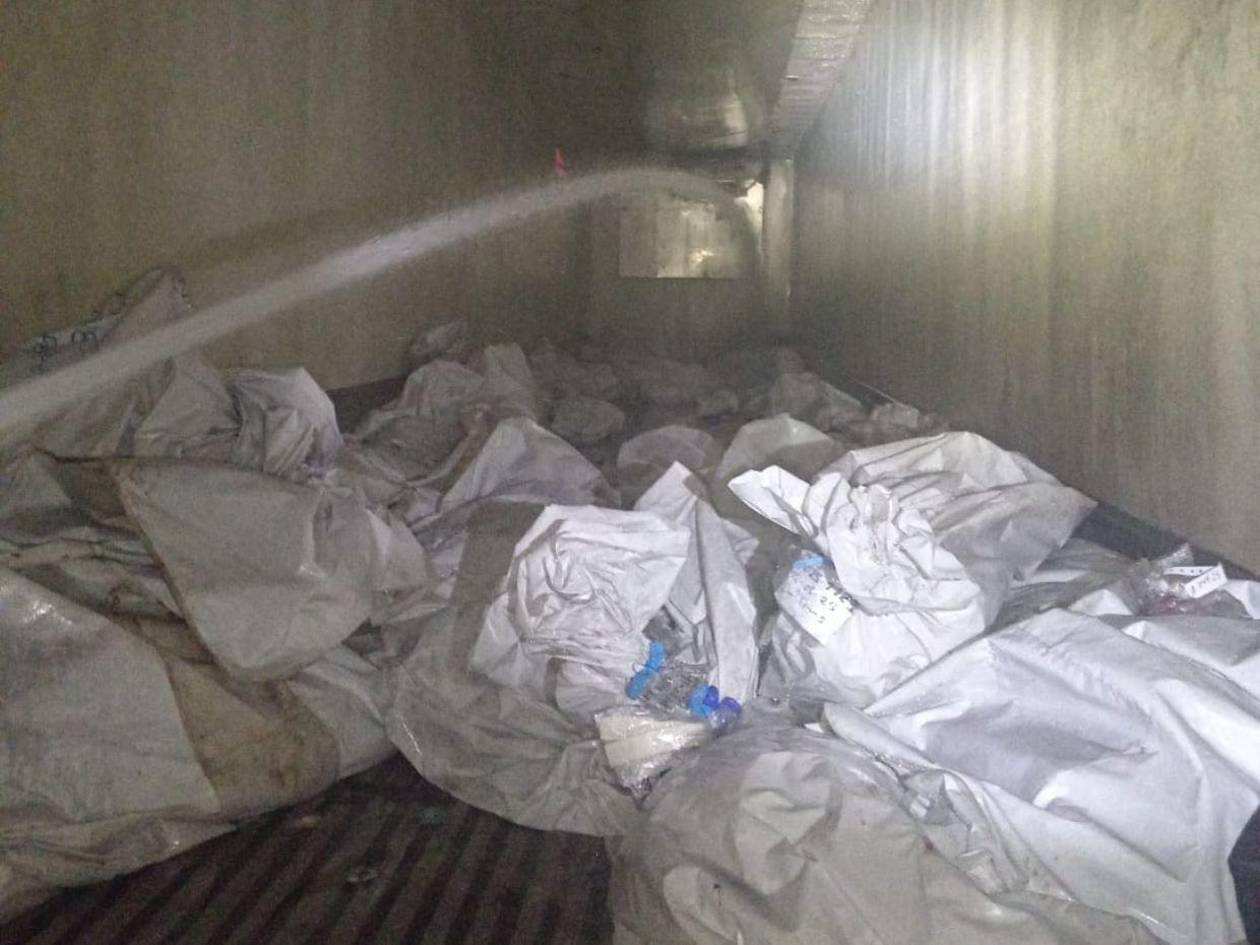 Video: incendio consume contenedor de la morgue capitalina; había cadáveres adentro