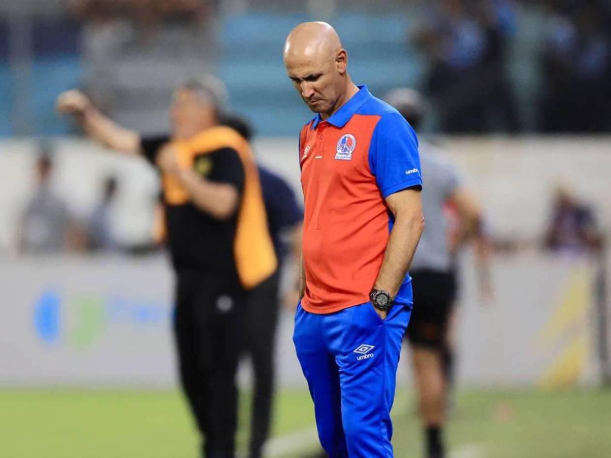 Olimpia sorprende y toma decisión final tras renuncia de Eduardo Espinel