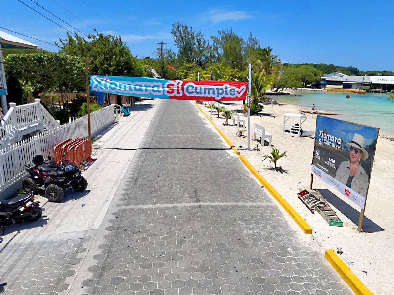 Xiomara Castro inaugura proyecto de rompeolas y calle adoquinada en Utila