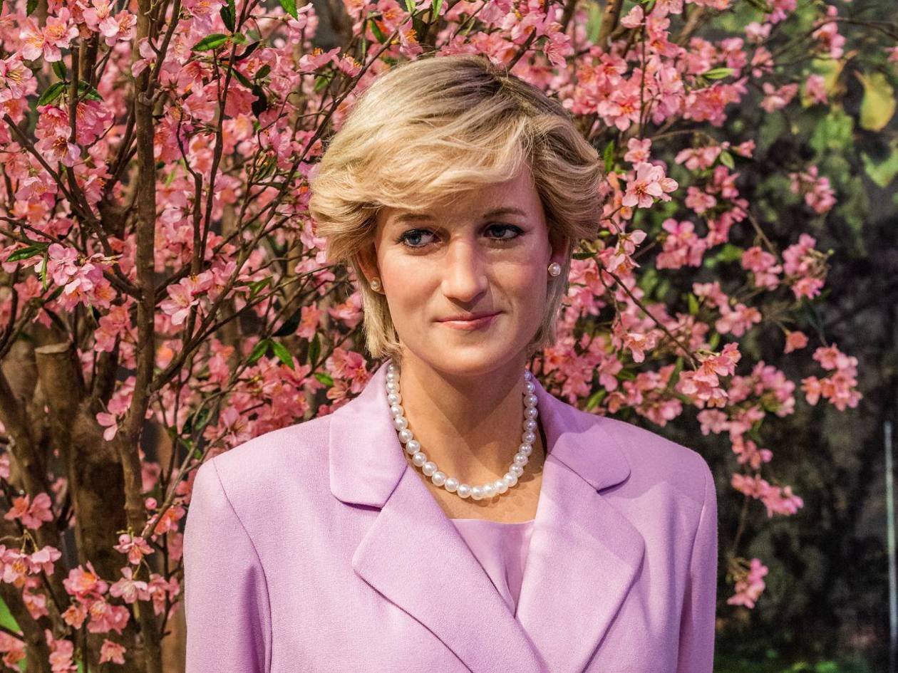 Desentierran cápsula del tiempo de Lady Di, ¿qué objetos contenía?