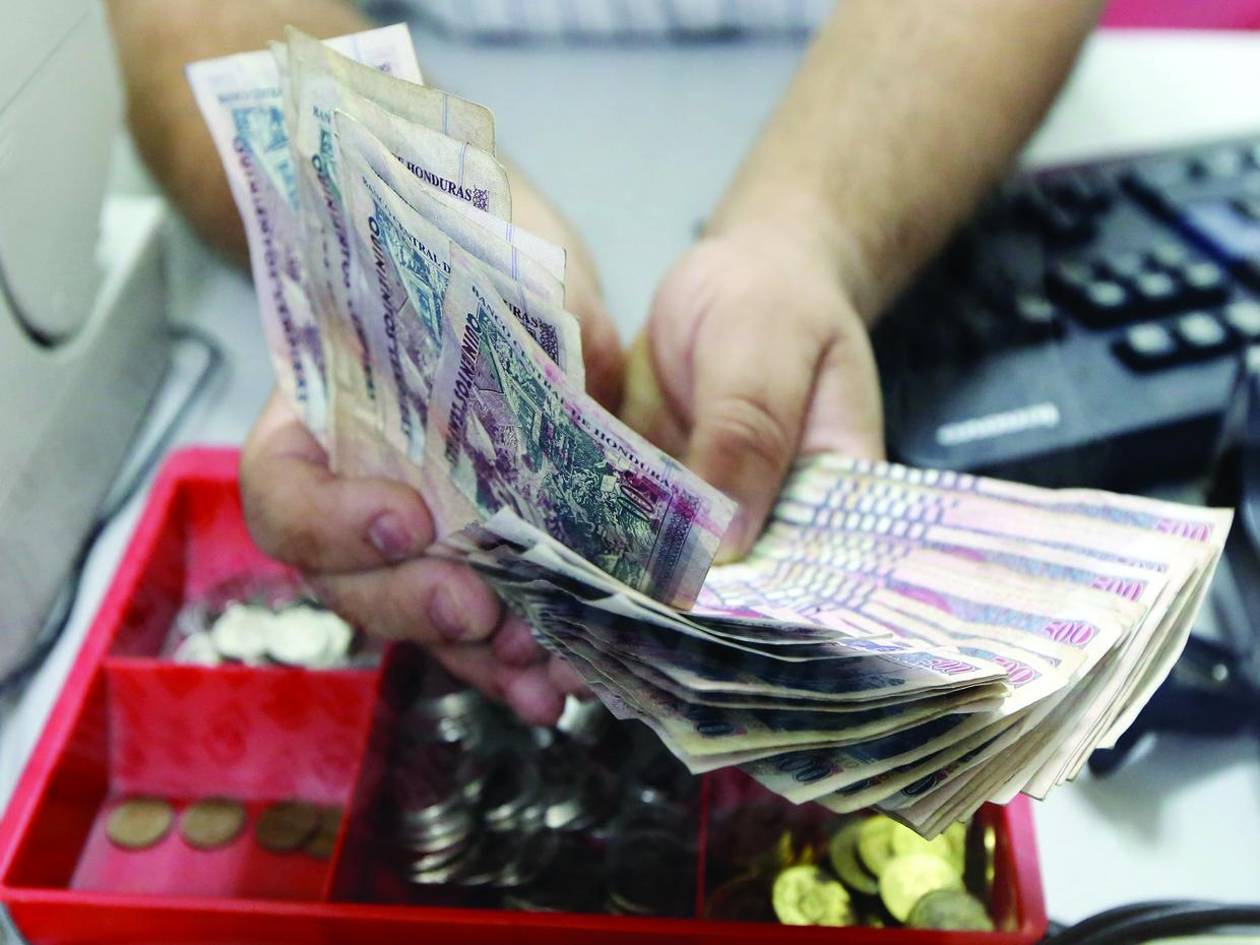 En L1,629 millones cayeron créditos de bancos al sector privado en mayo