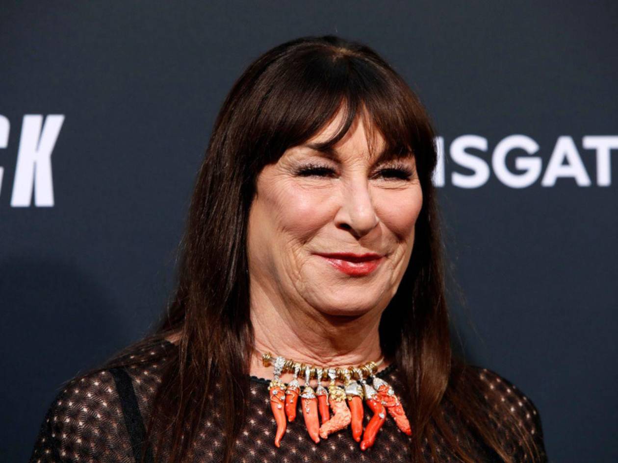 Anjelica Huston confiesa su lucha privada contra el cáncer tras John Wick 3