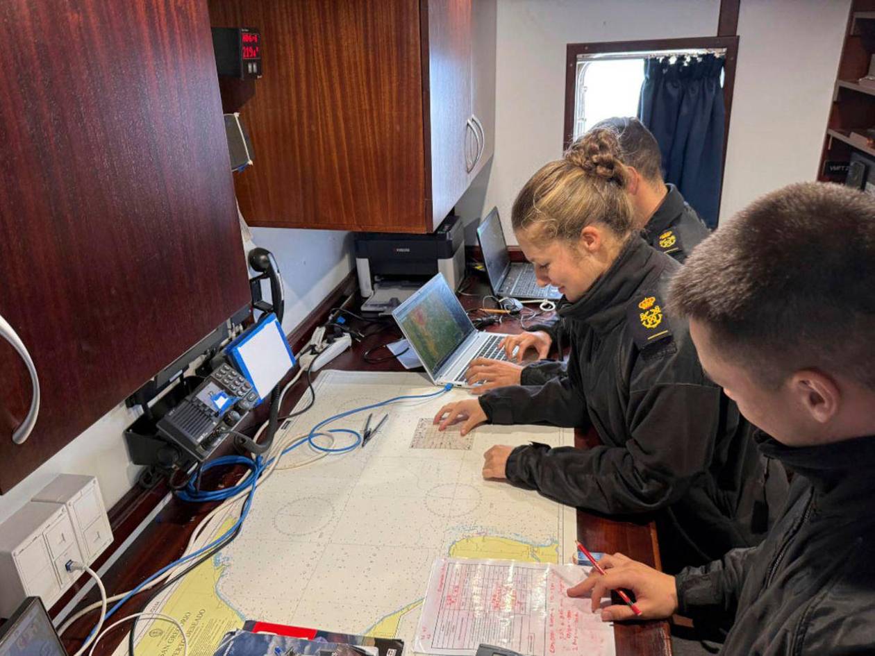 Así navega la princesa Leonor en Elcano por estrecho de Magallanes