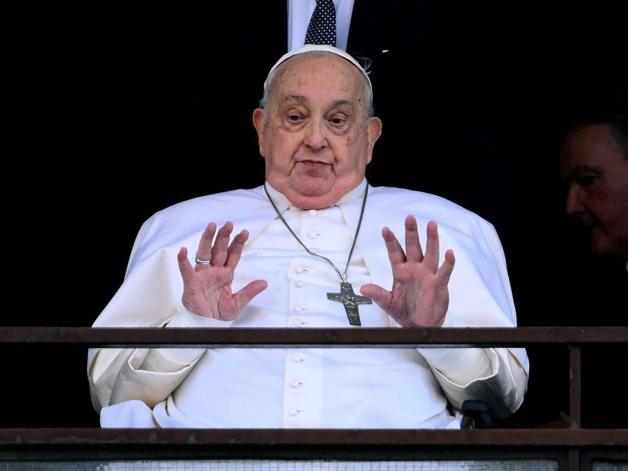 Papa Francisco continúa mejorando mientras sigue su 'aislamiento' en Santa Marta