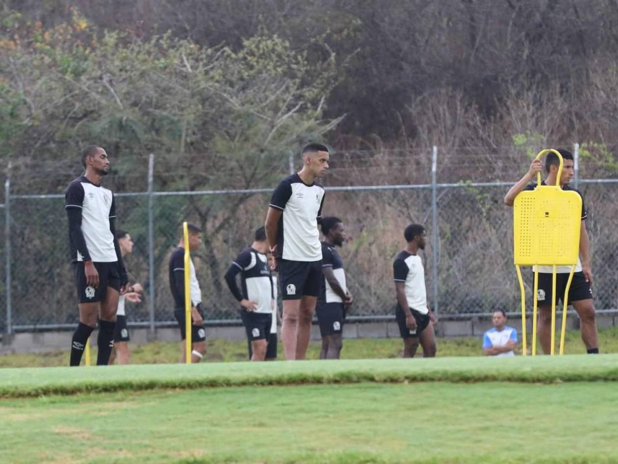 Jugador del Olimpia podría salir del club este año y habla sobre la crisis que atraviesa el equipo