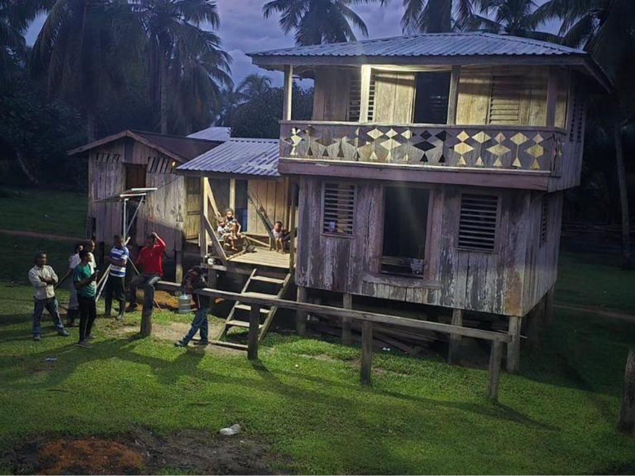 Avanza instalación de energía solar en comunidad misquita