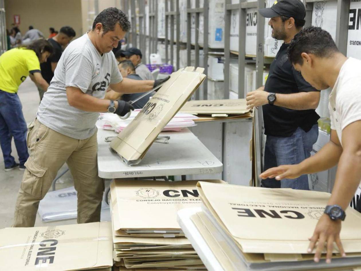 El CNE inicia destuse de maletas para elecciones del 30 de noviembre