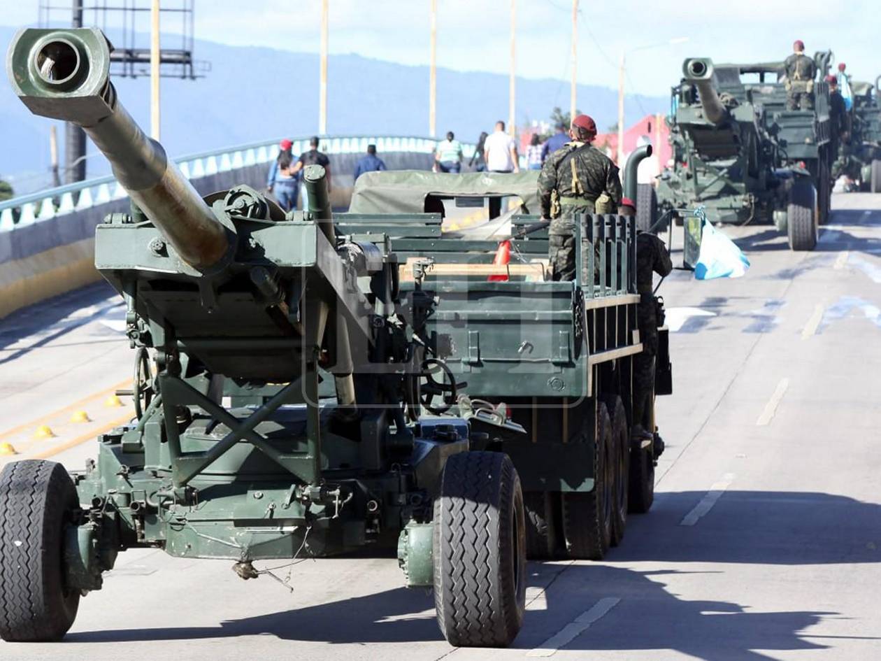 FF AA celebran 200 años de creación del Ejército con despliegue militar en clima de tensión poselectoral