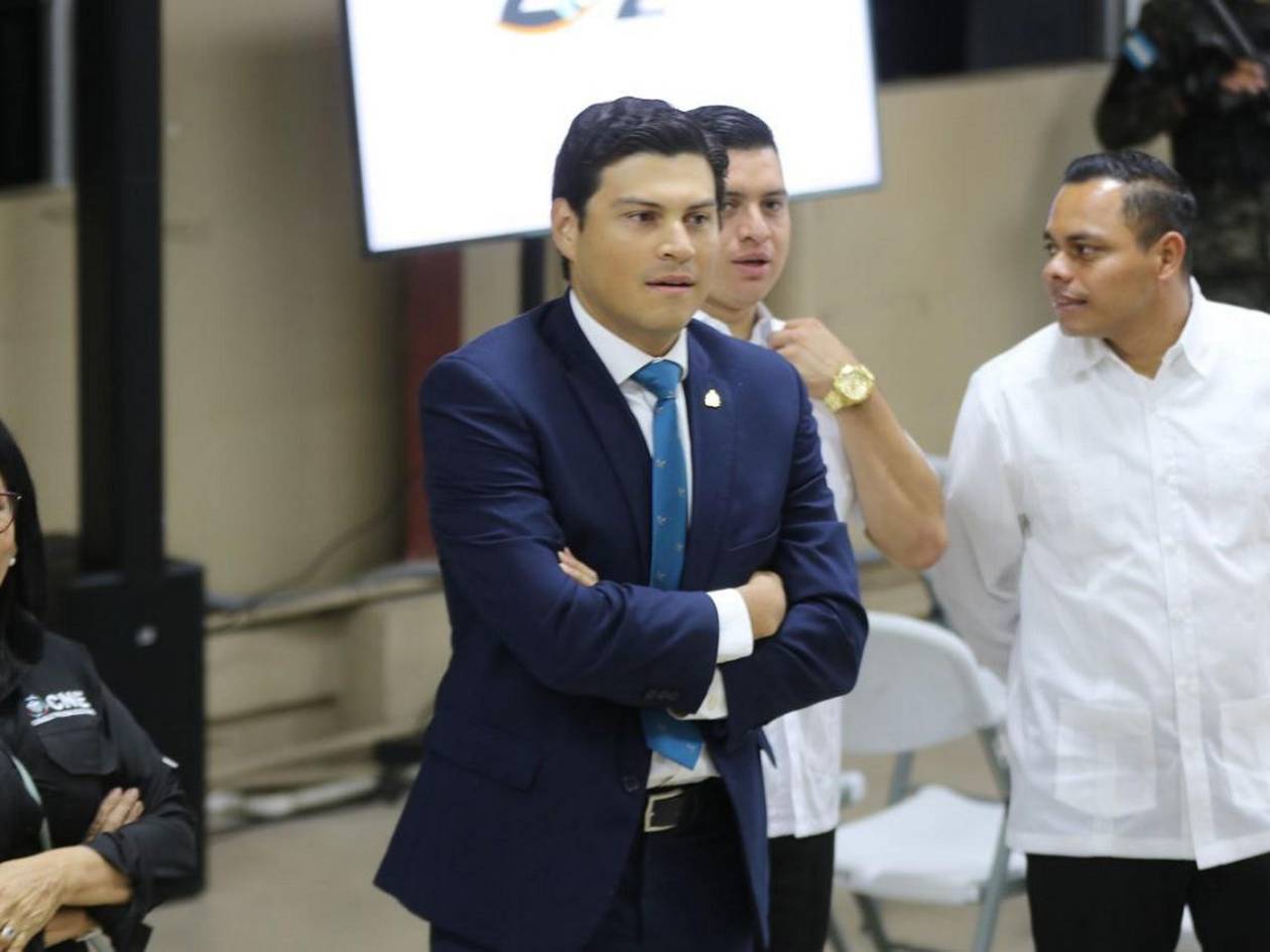 Consejeras respaldan misión de congresistas, mientras Ochoa frena la aprobación al aún no dar su voto