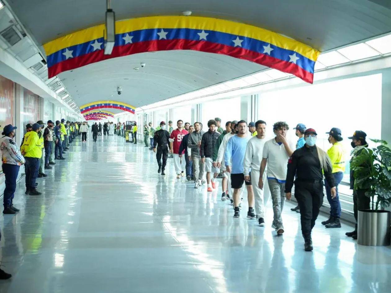Venezuela asegura que EEUU pidió permisos especiales para enviar un vuelo de migrantes