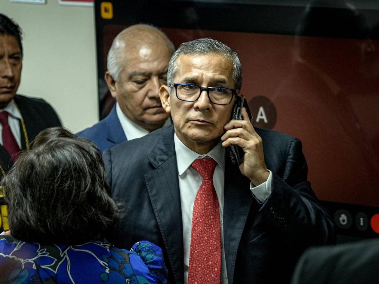 Condenan a 15 años de cárcel al expresidente de Perú, Ollanta Humala, y a su esposa