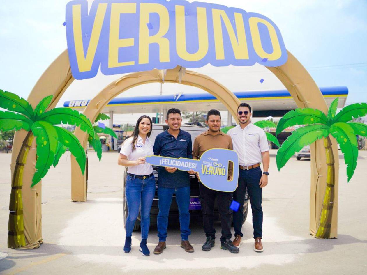 Gasolineras UNO entregó la primera Ford Bronco al ganador de su promo “Regresó el Veruno”