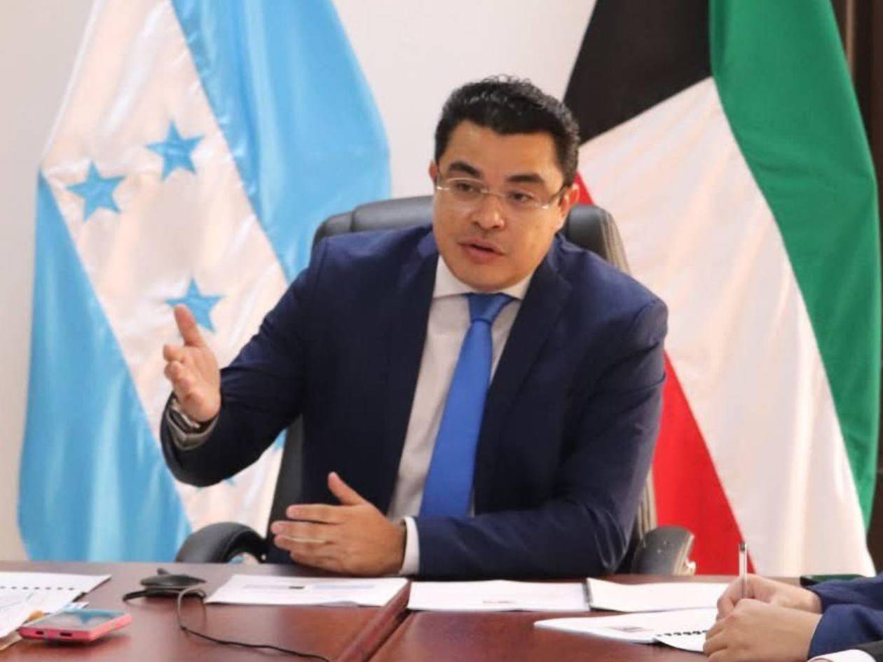 Vicecanciller se defiende de acusaciones hechas por escritora y feminista