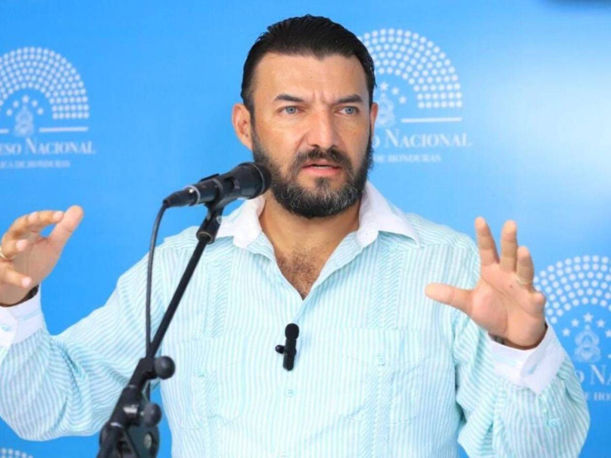 Rasel Tomé reconoce derrota electoral y llama a una renovación dentro de Libre