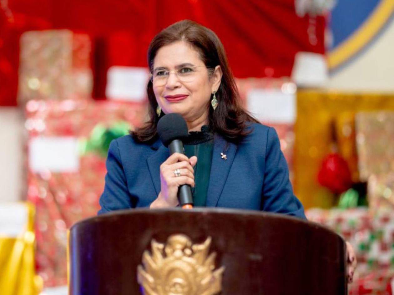 Rixi Moncada tilda de vil e irresponsable la acusación de Cossette López