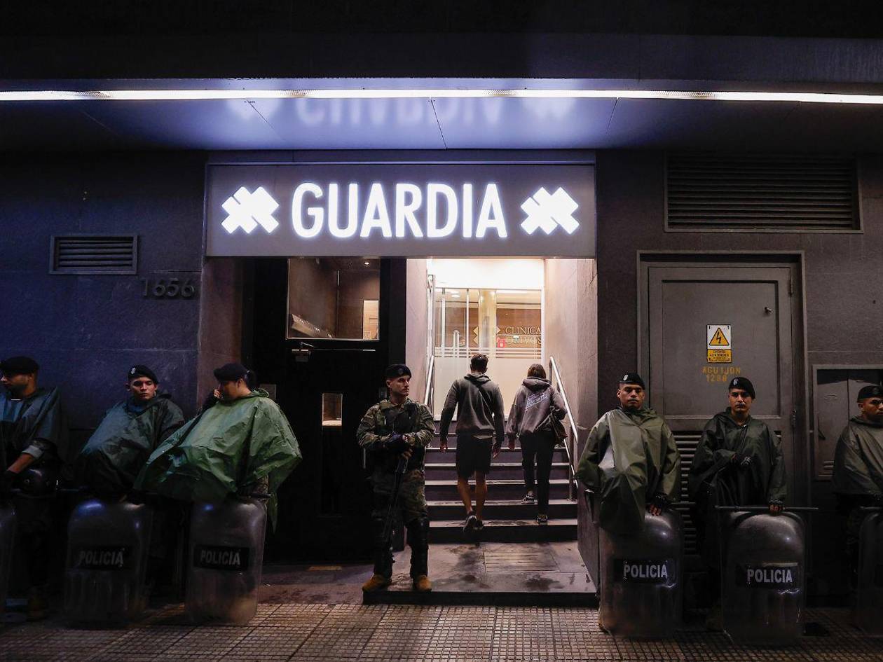 Policía de Buenos Aires allana clínica donde estuvo ingresado Maradona poco antes de morir