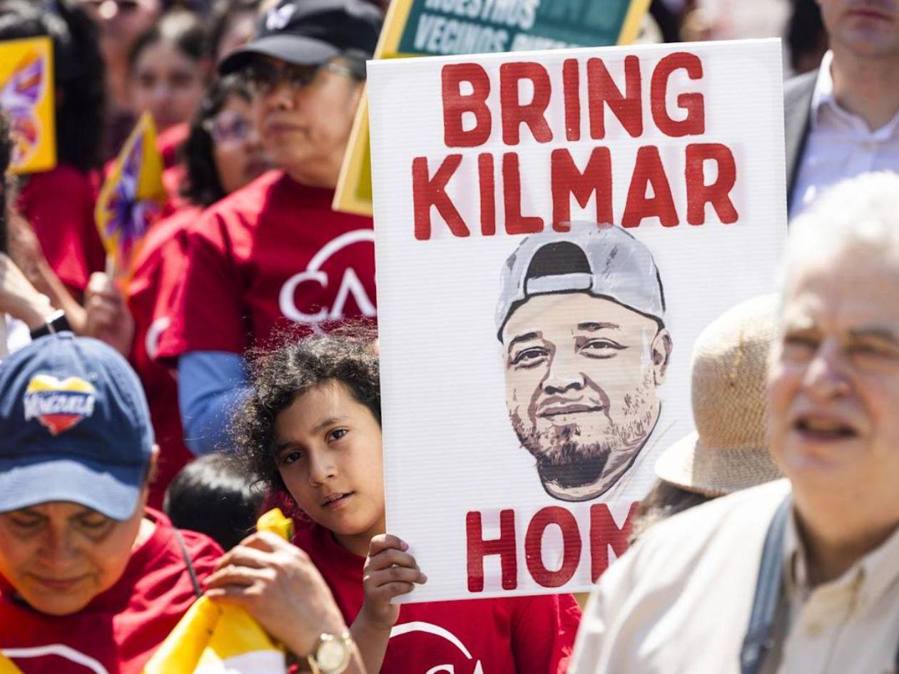 Migrantes trabajadores marchan pidiendo auxilio ante políticas de Trump