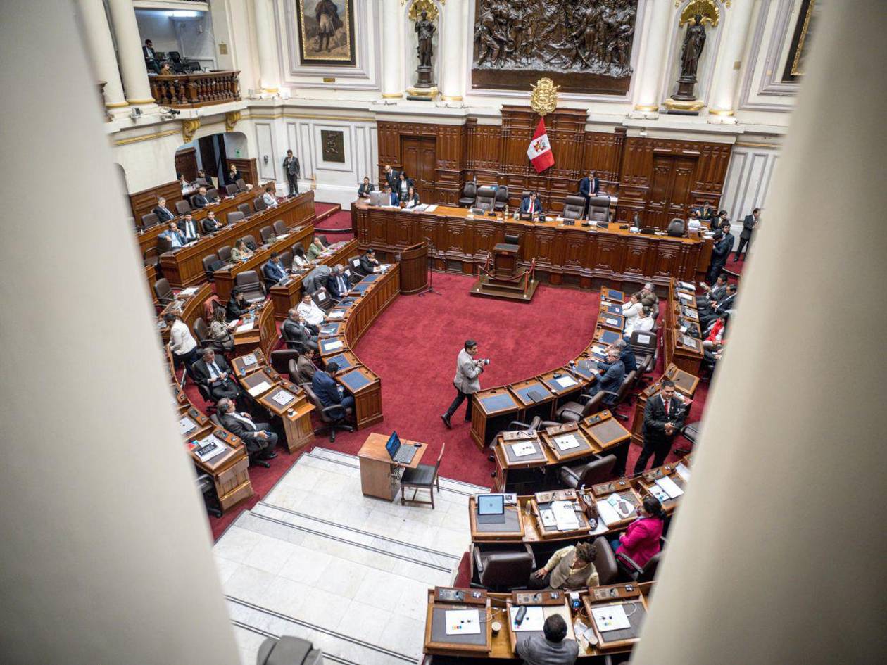 El Congreso de Perú convoca a la presidenta Boluarte para un proceso de destitución exprés