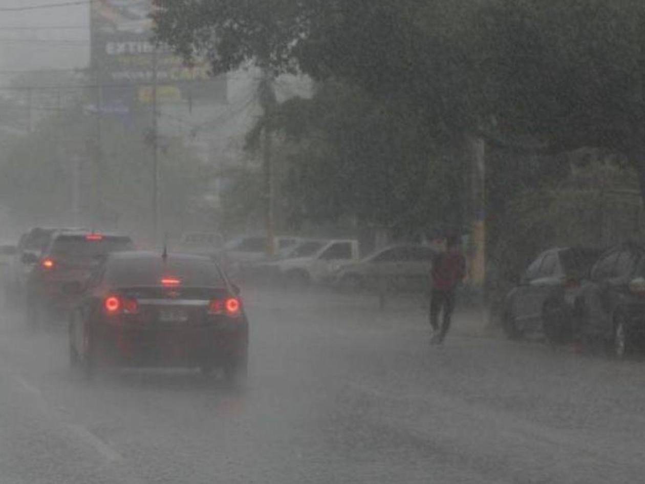Vaguada y humedad del Caribe provocan lluvias con tormentas en el país este 20 de junio