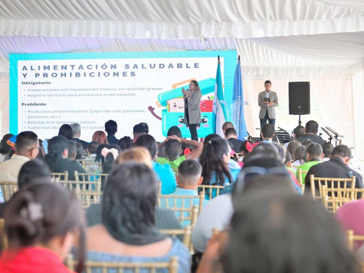 Educación prohíbe la venta de alimentos ultra procesados en las escuelas del país