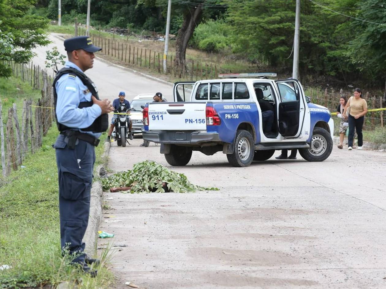 Lanzan cuerpo semidesnudo en puente entre Las Tapias y Mateo