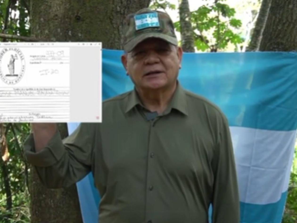 Romeo Vásquez expone expediente de Mel Zelaya tras la publicación de El golpe 28J