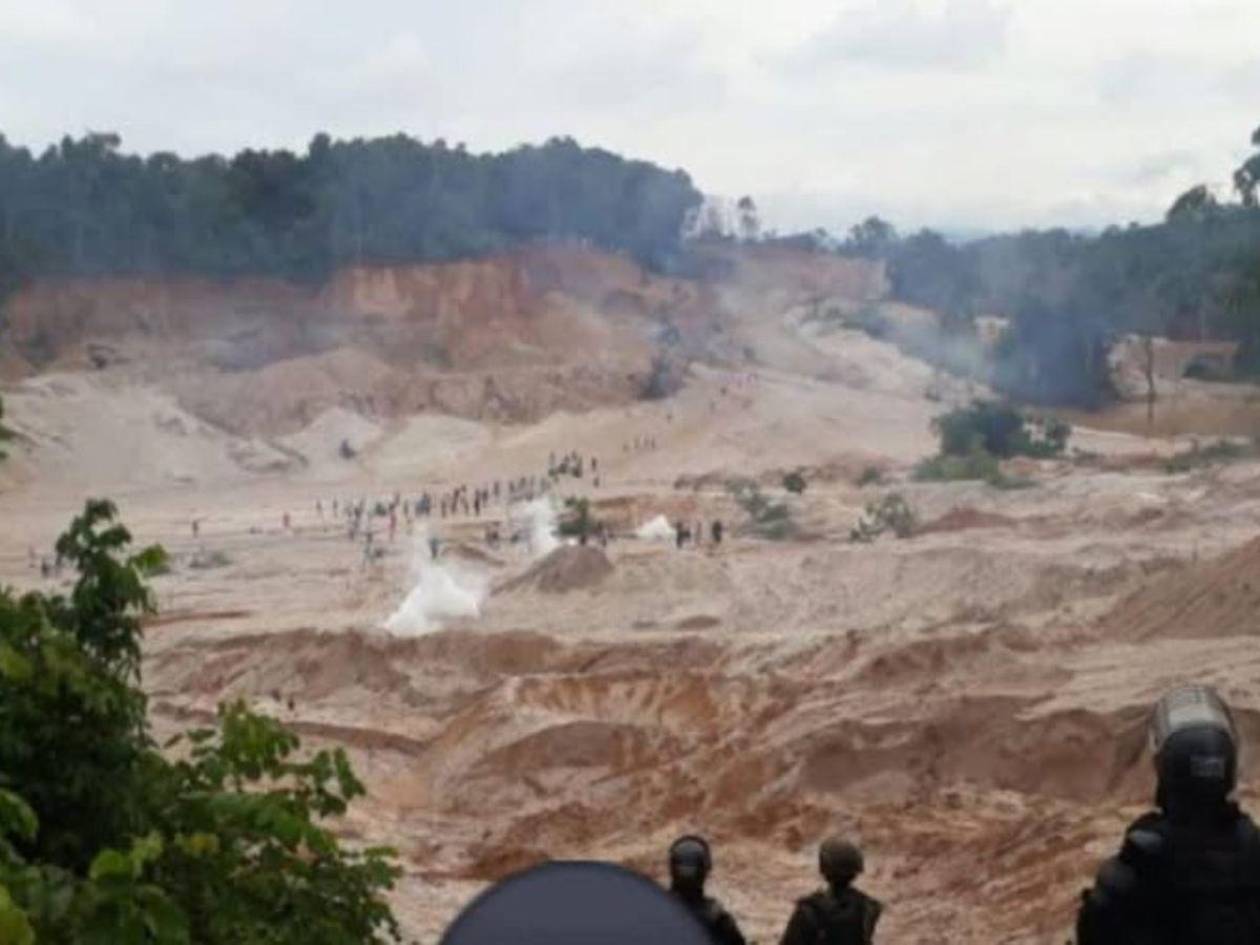 Masacre en mina de oro deja cinco mineros muertos en el norte de Colombia