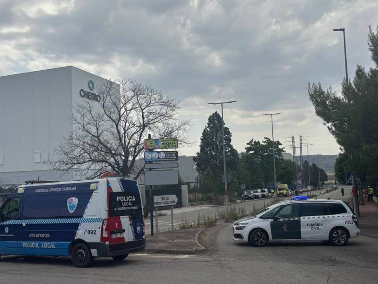 Más de 600 evacuados tras incendio en planta farmacéutica en España