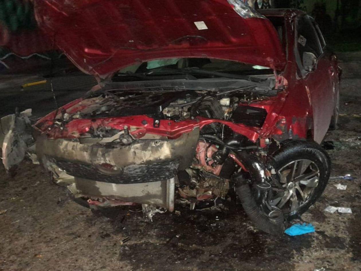 Mujer sobrevive tras caer con su carro del puente del barrio Guadalupe en la capital