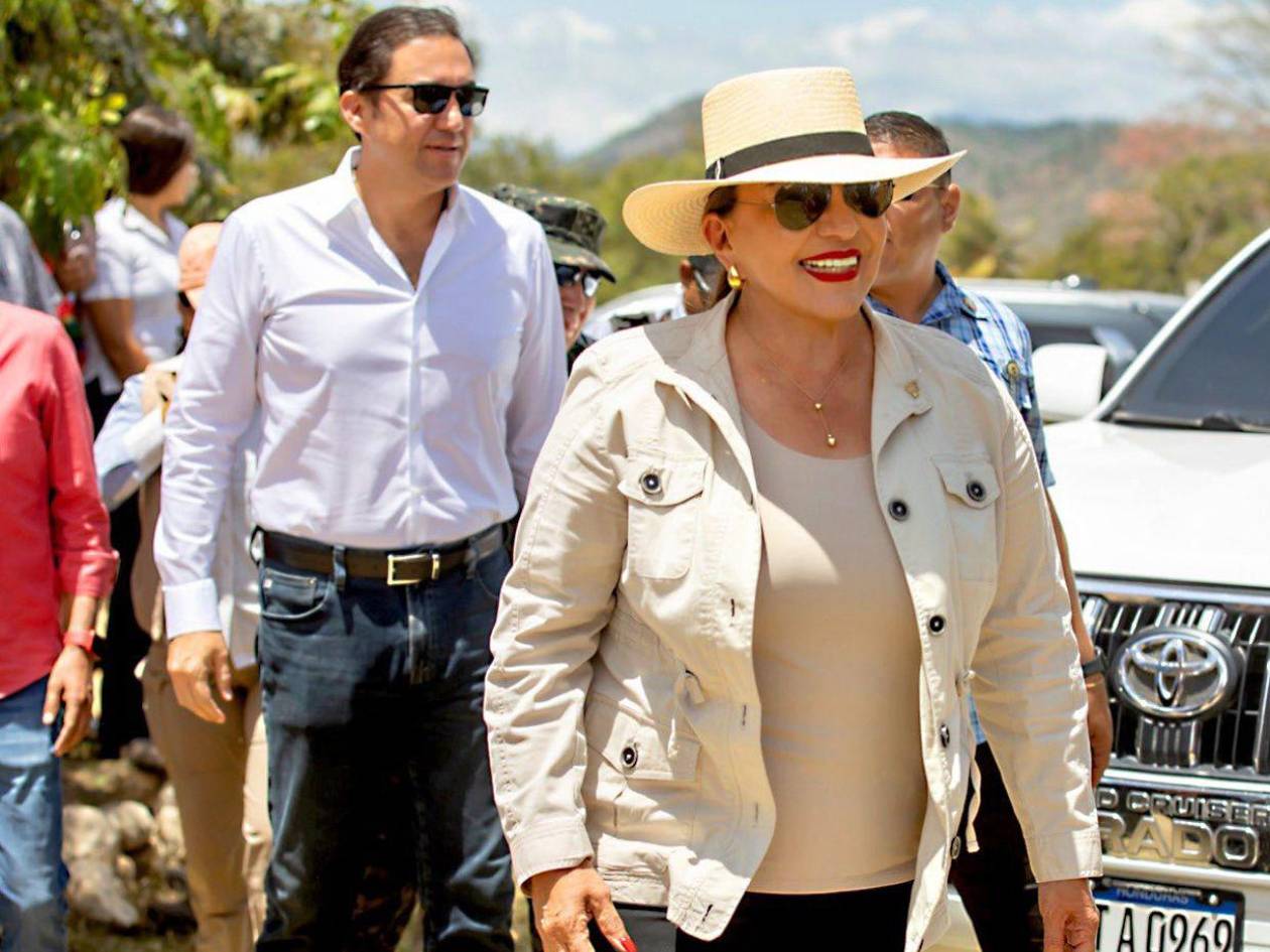 Xiomara Castro defiende libro de ‘Mel’: Es un acto de formación cívica