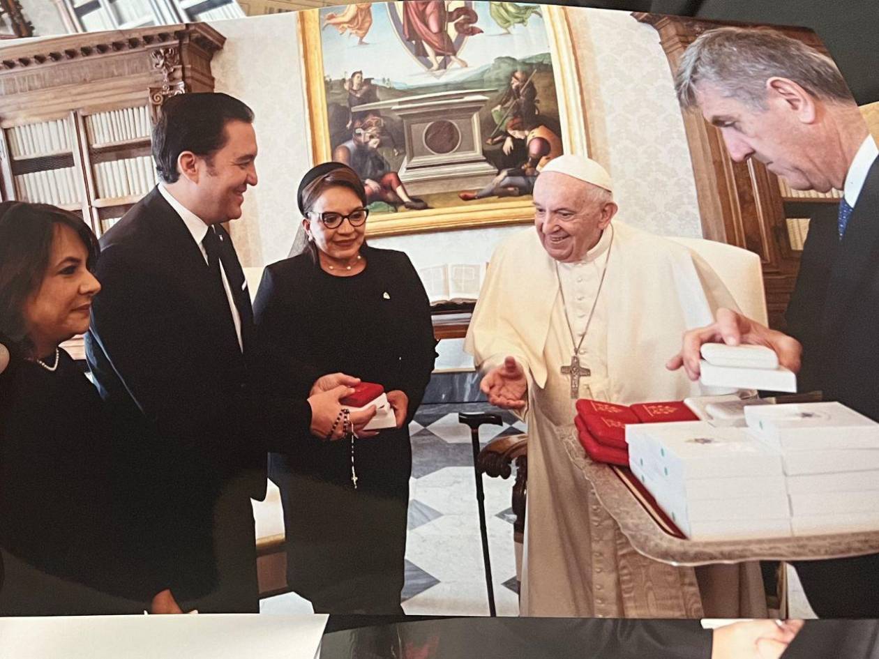 “Su luz y su legado vivirán para siempre”: Héctor Zelaya reacciona a la muerte del papa Francisco
