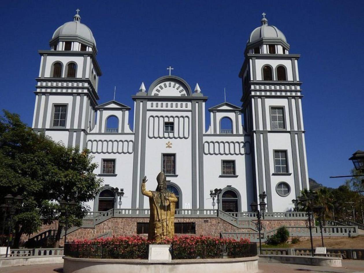 Campanas en la Basílica de Suyapa y la Catedral de San Pedro Sula anuncian al nuevo Papa