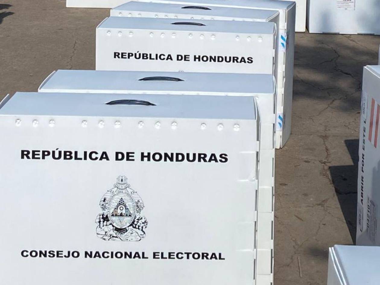 CNE extenderá cierre de votaciones tras tardanza de entrega de maletas electorales
