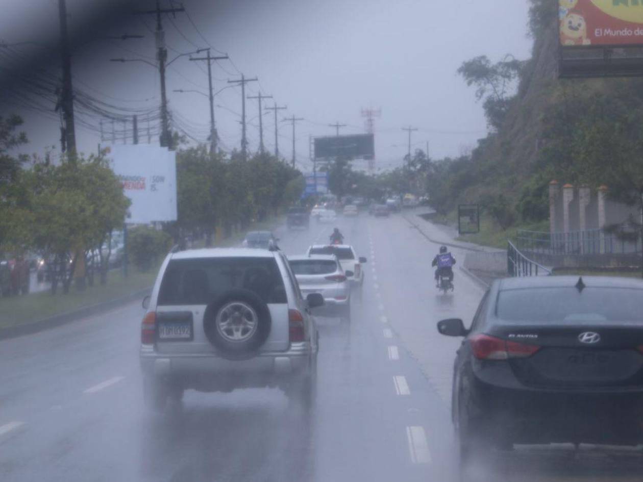 Débil masa de aire frío dejará lluvias en varias partes del país este lunes